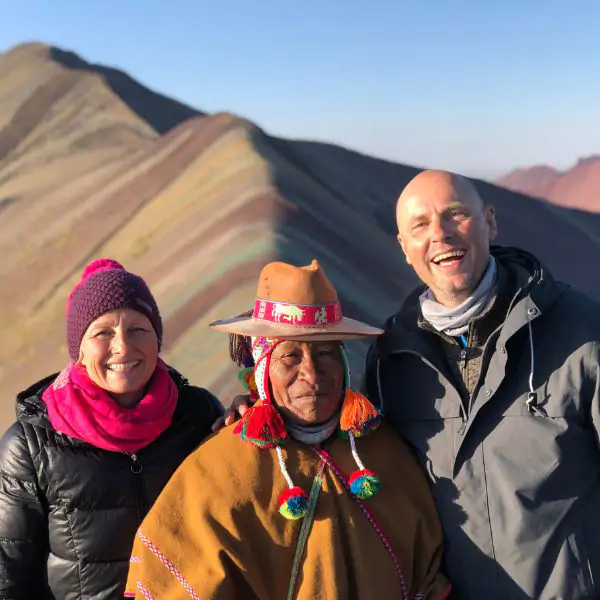 Gruppenfoto mit Teilnehmern der Reise MAGISCHES PERU aus Deutschland, Österreich und Schweiz in Ollantaytambo, einer alten Stadt der Inkas
