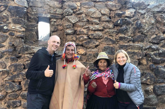 Hans-Martin Elke Lorenzo Mama Die Inka-Meister Hans-Martin Beck, Elke Steinbach und Fredy Conde Huallpa führen jedes Jahr zusammen die spirituelle Reise Magisches Peru durch