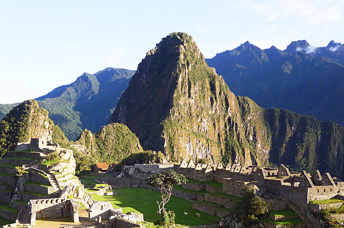 Ein Inka-Heiler gibt eine Initiierung in Peru