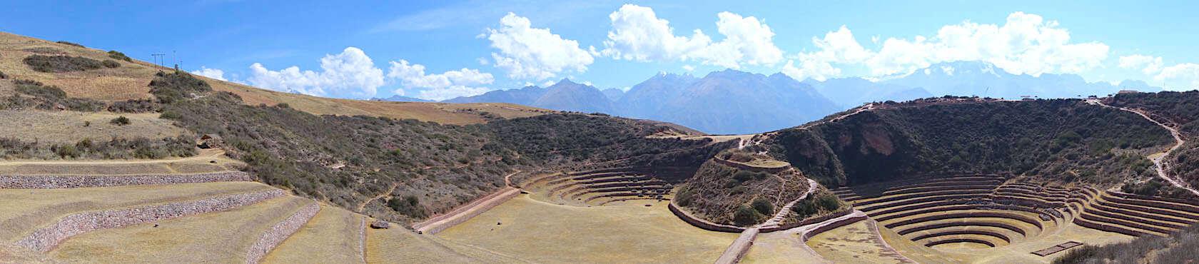 Moray ist der Name einer Anlage im heiligen Tal von Cusco, die aus kreisrunden Terrassen besteht und in der die Inkas Pflanzen an unterschiedliche Höhenlagen anpassten